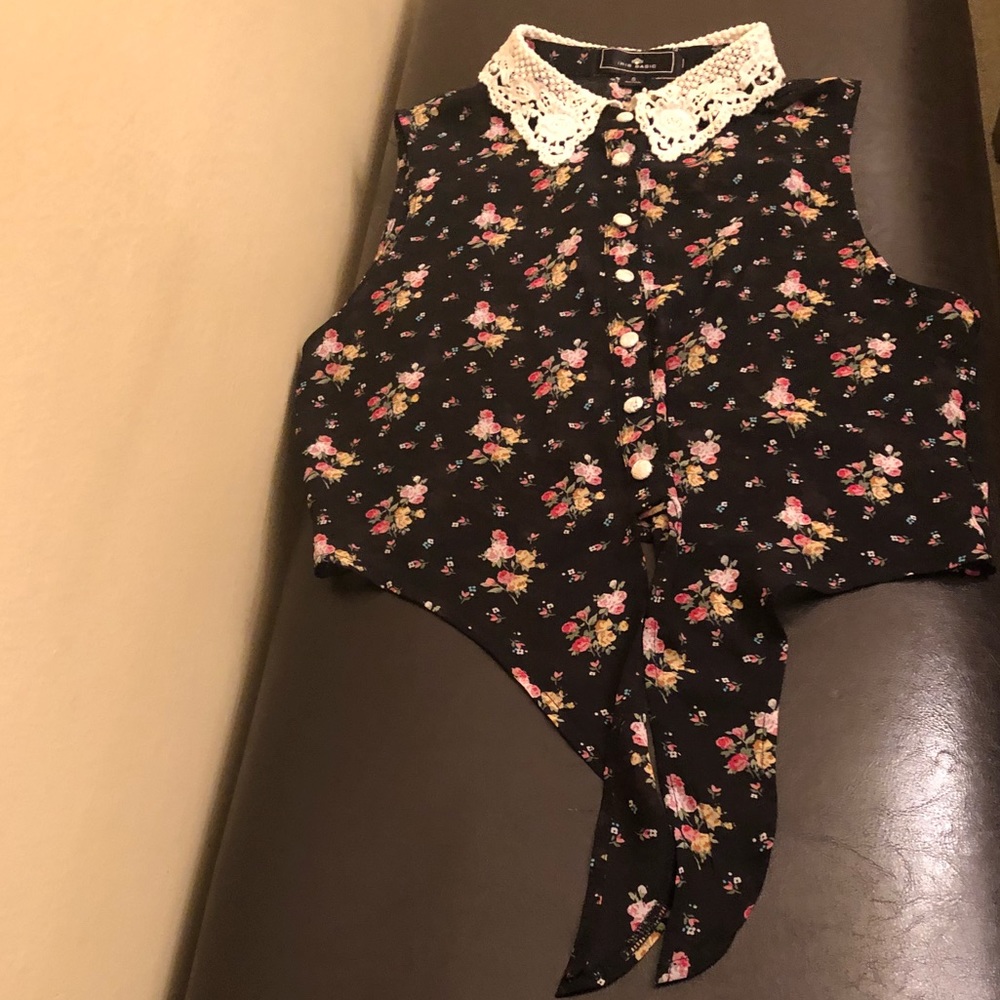 Iris Basic Floral Crop Top